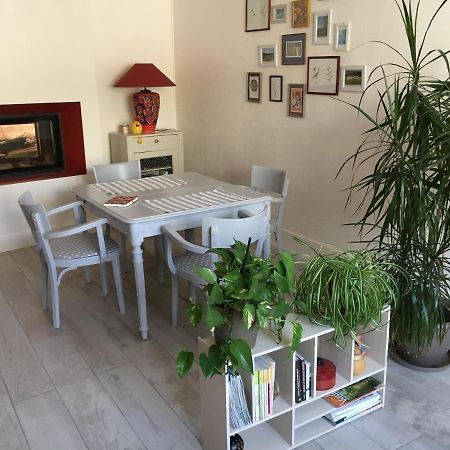 Les Chambres De Marthe Mesnay Εξωτερικό φωτογραφία